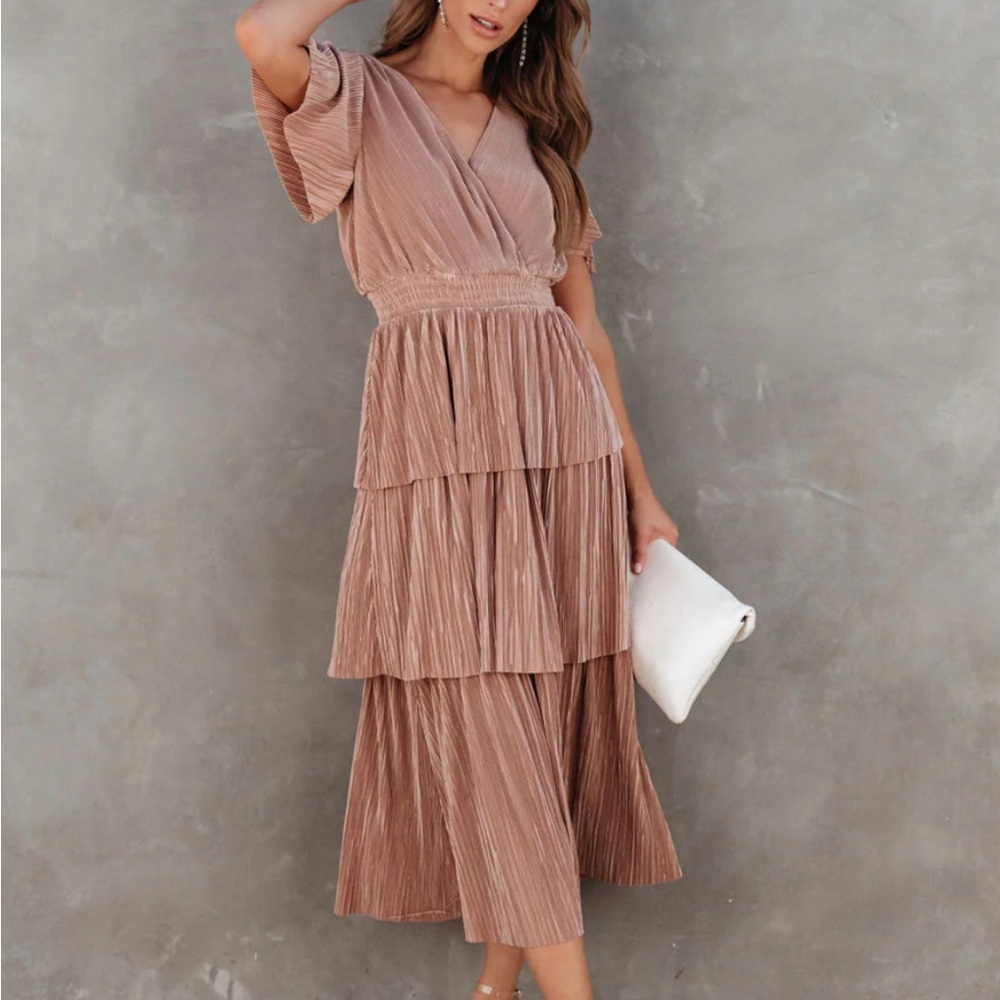 Vici XS PERFECT FOR ME PLISSE TIERED MIDI DRESS - MAUVE